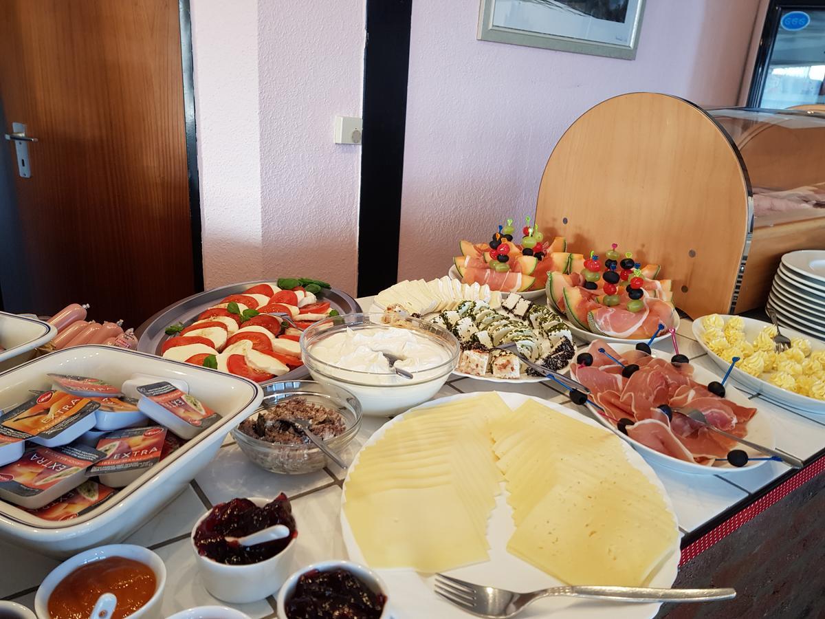 佳妮朱莉娅酒店 林尼希 外观 照片